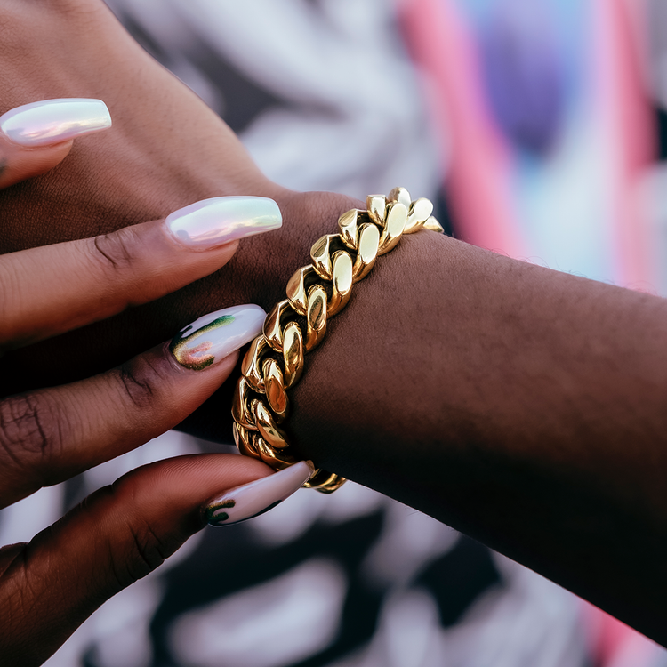 Signature Cuban Link Bracelet in Yellow Gold sale - 12mm