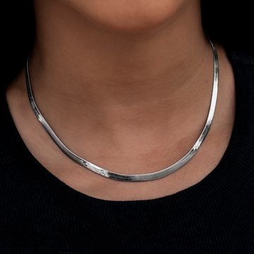 Herringbone Necklace in White Gold- 4mm